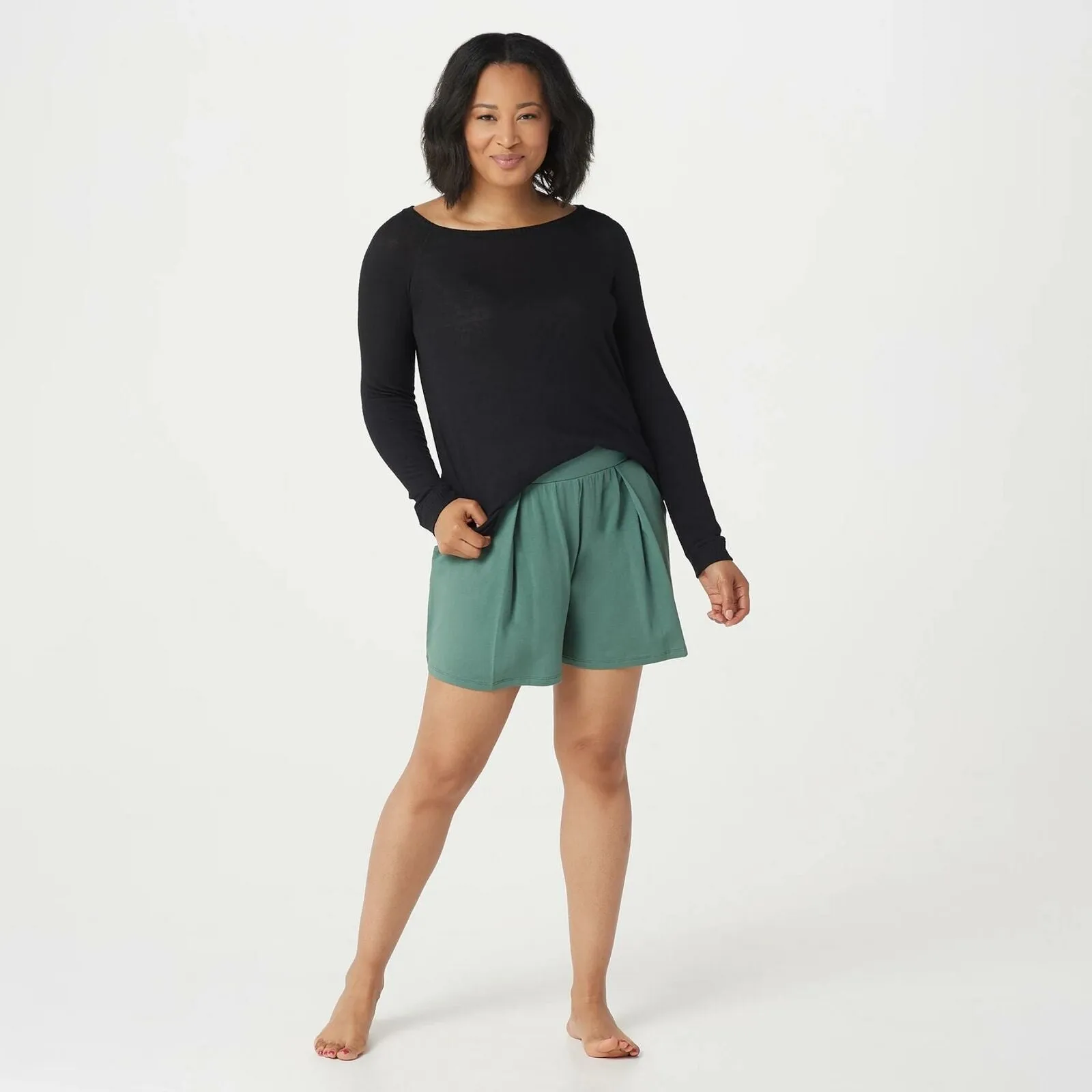 AnyBody Women's Cozy Knit Pleated Shorts