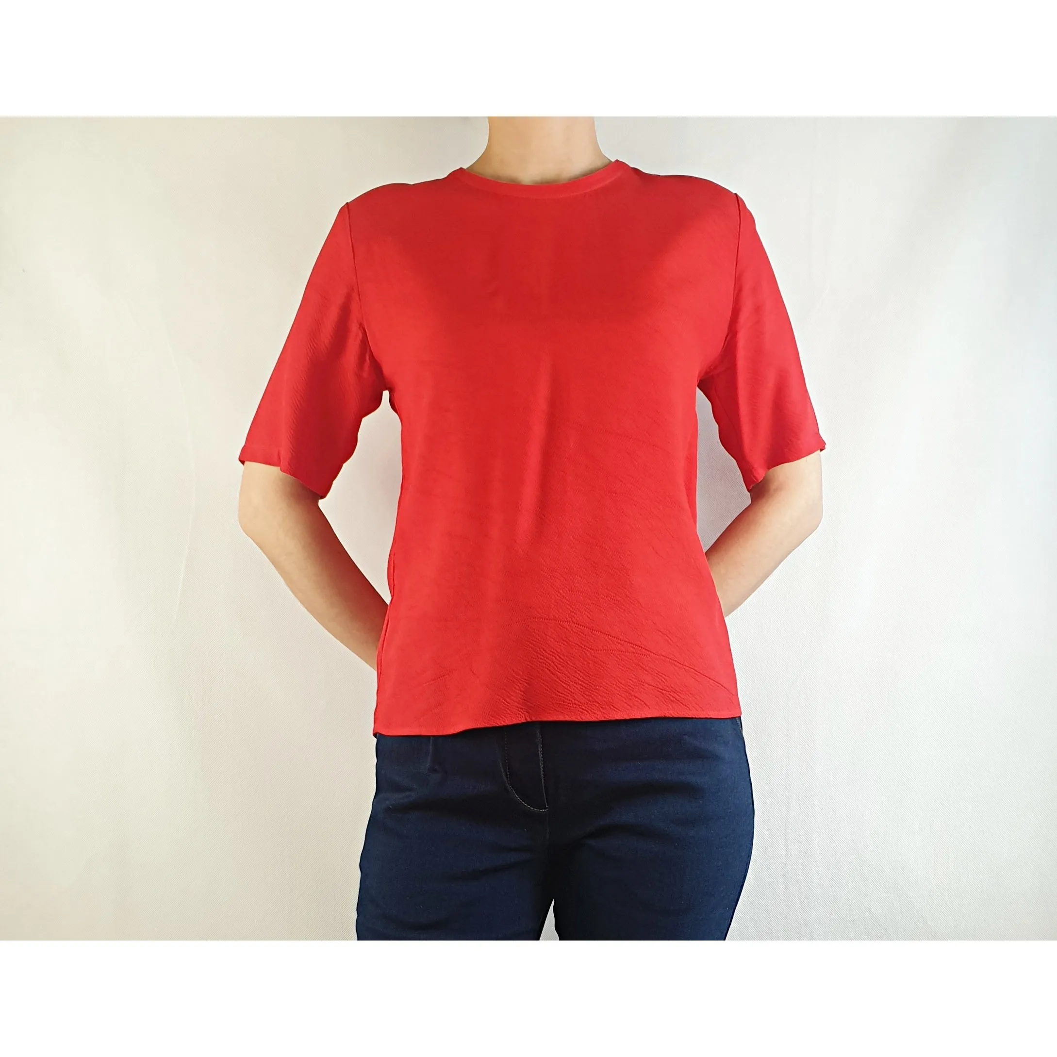 Bul pre-owned red dressy tee shirt style top size 8