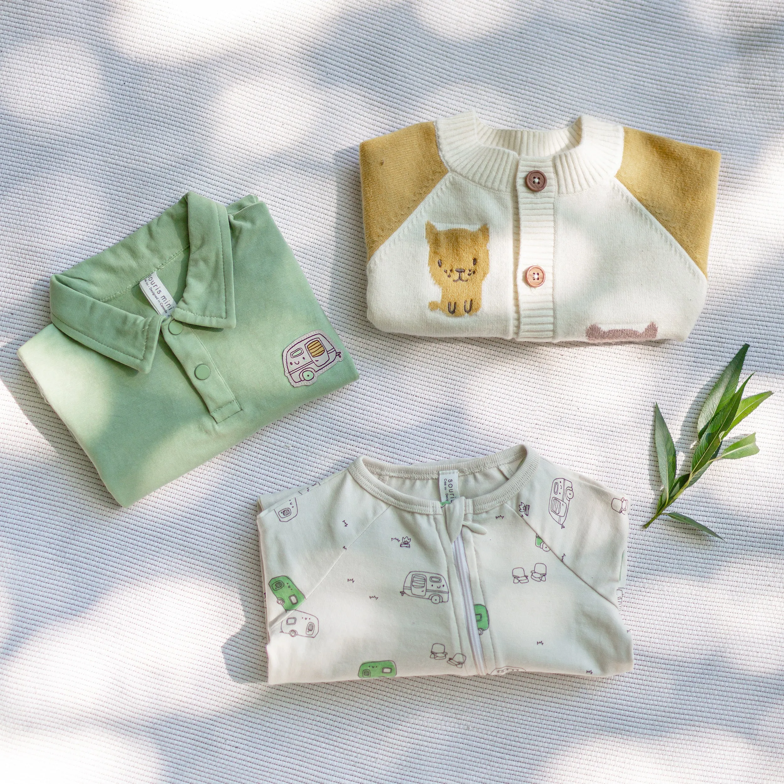 Cache-couche vert pâle en coton biologique, naissance || Light green bodysuit in organic cotton, newborn