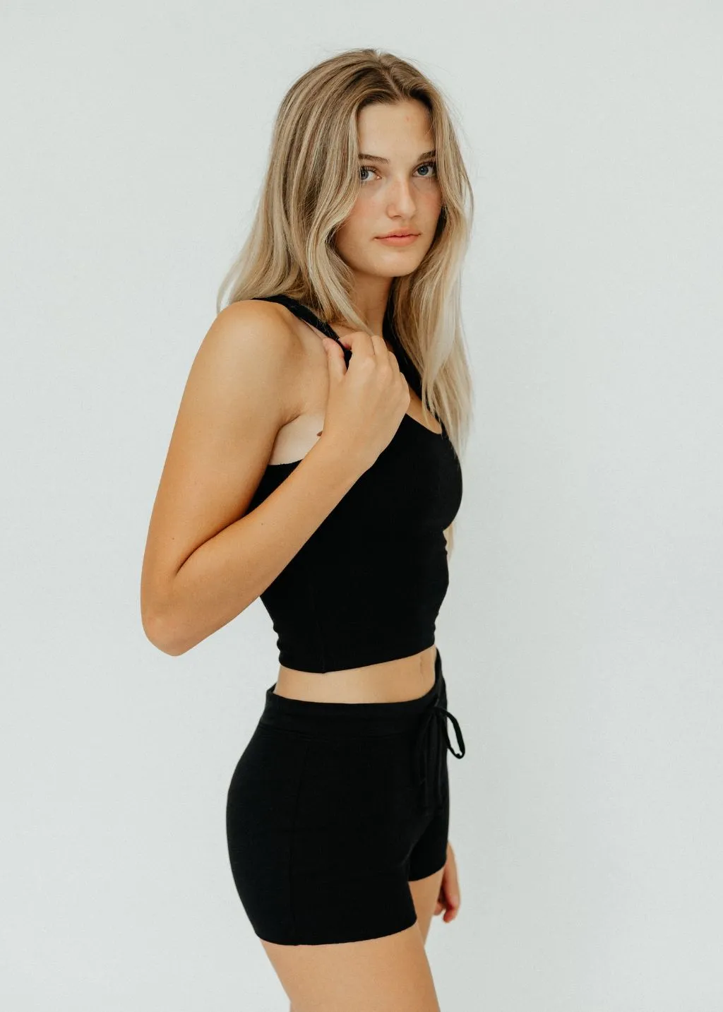 Éterne Square Neck Tank in Black