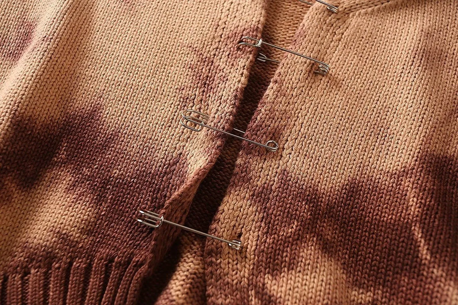 Tie-dye Brooch Button Knitting Sweater Cardigan