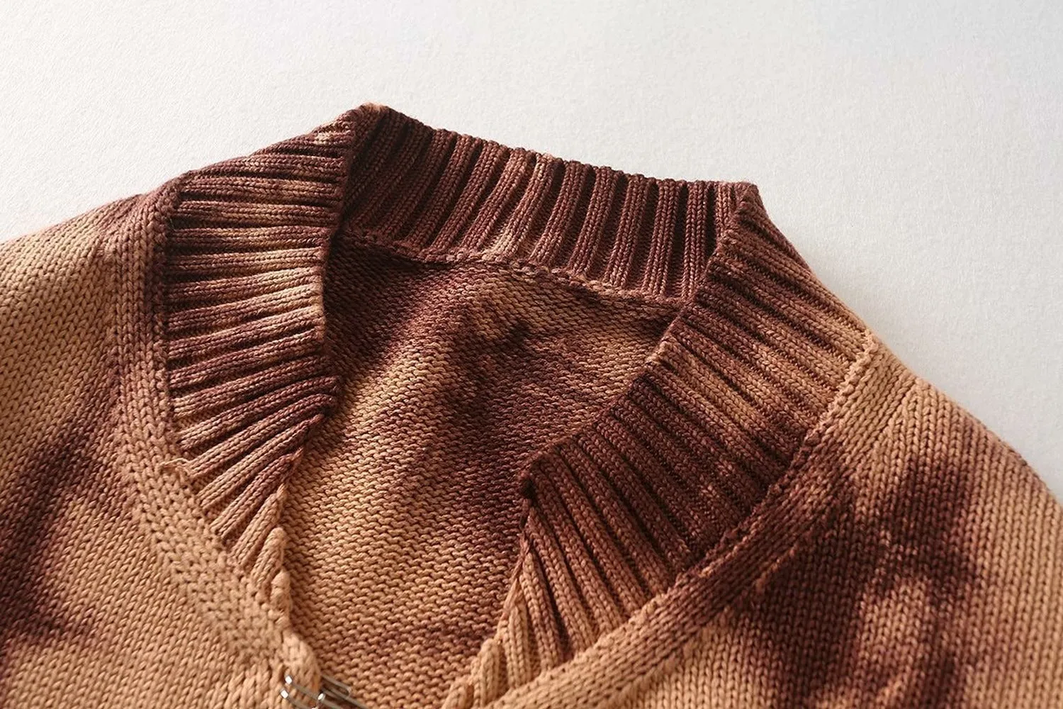 Tie-dye Brooch Button Knitting Sweater Cardigan