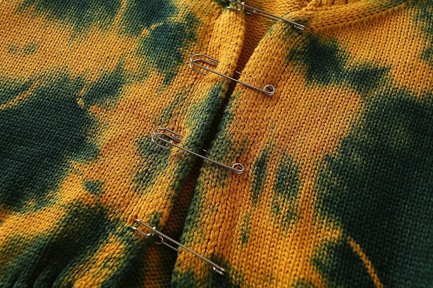 Tie-dye Brooch Button Knitting Sweater Cardigan
