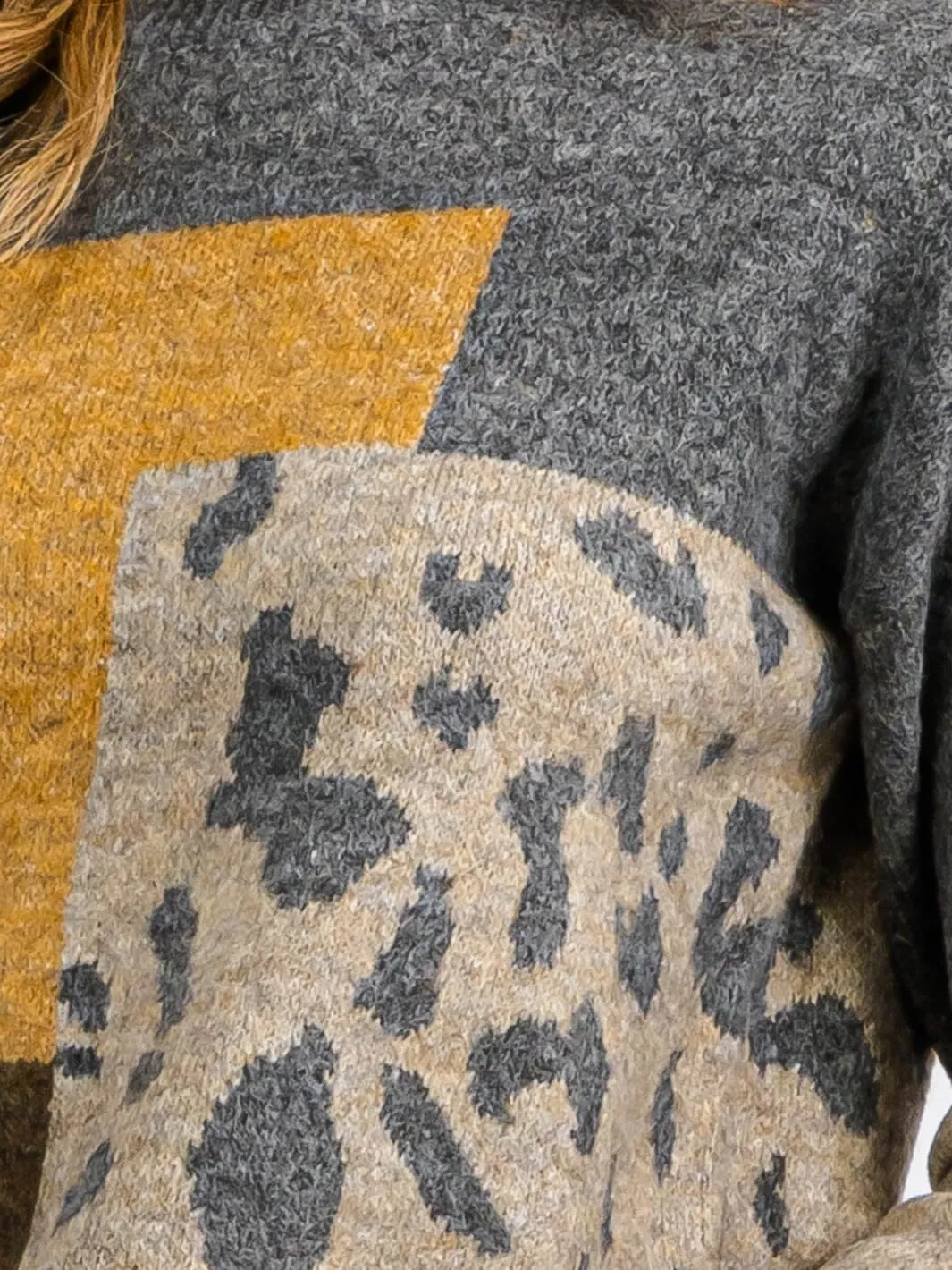 WOMEN'S LONG SLEEVE COLORBLOCK ANIMAL PRINT PULLOVER SWEATER