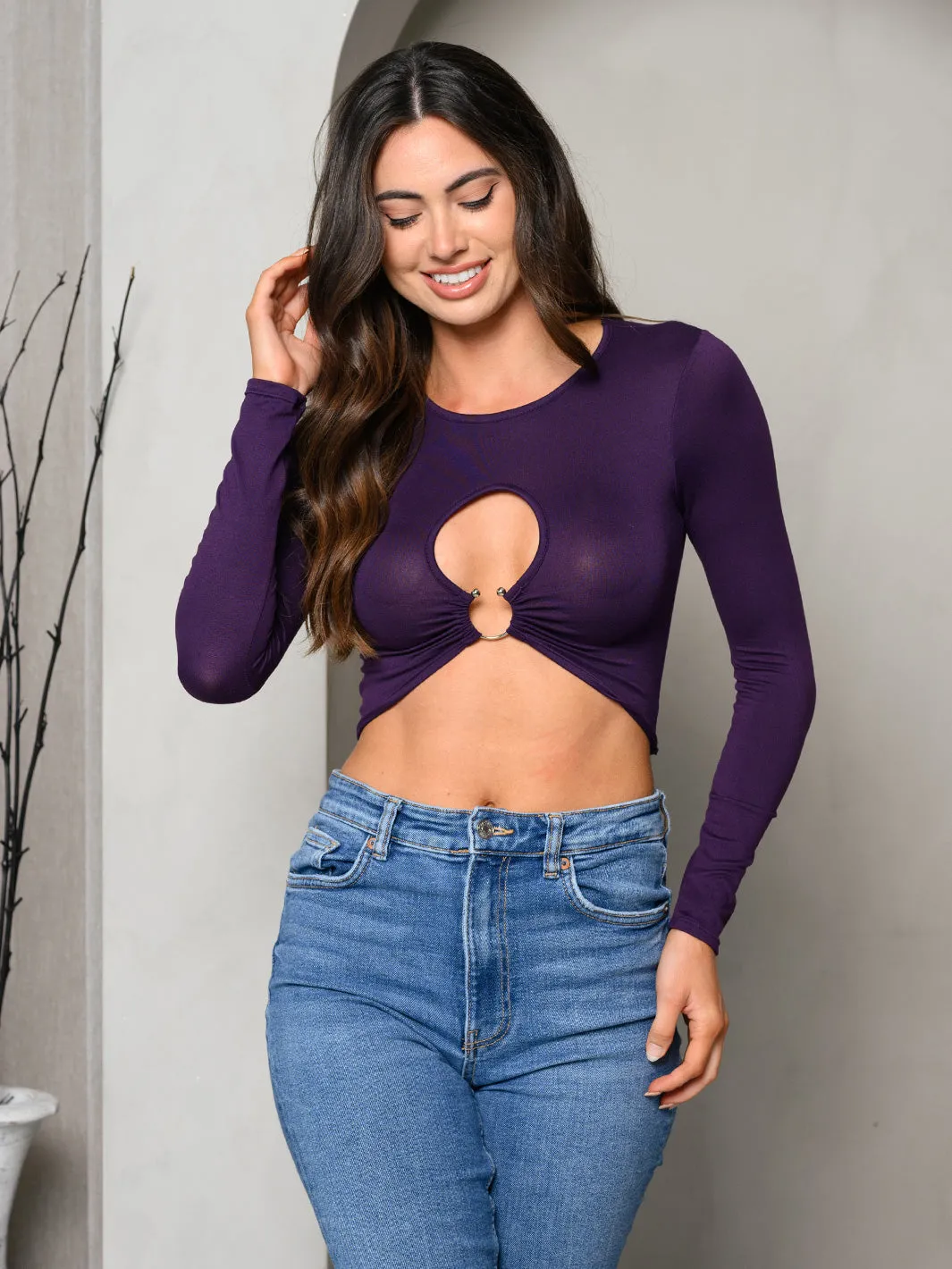 WOMEN'S LONG SLEEVE FRONT KEY HOLE CROP TOP