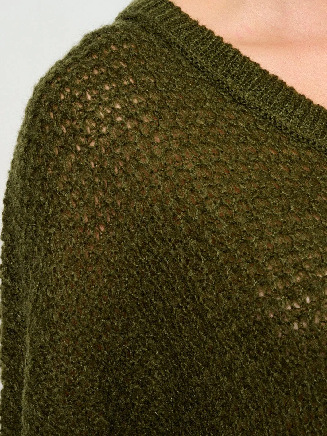 WOMEN'S LONG SLEEVE V-NECK KNIT PULLOVER SWEATER