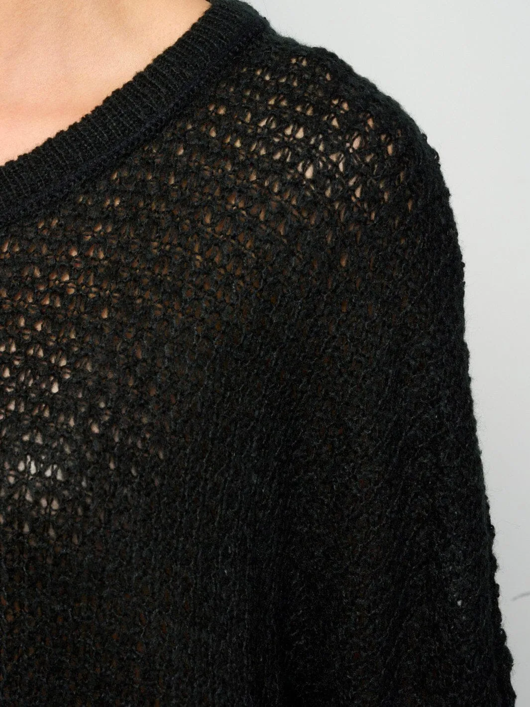 WOMEN'S LONG SLEEVE V-NECK KNIT PULLOVER SWEATER