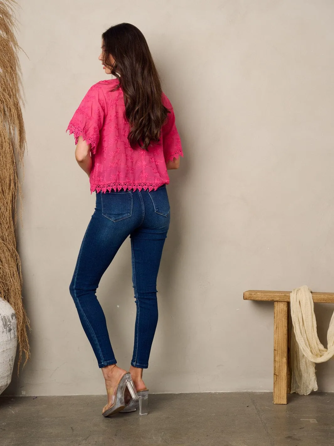 WOMEN'S SHORT SLEEVE EYELET LACE TRIM PLEATED TOP